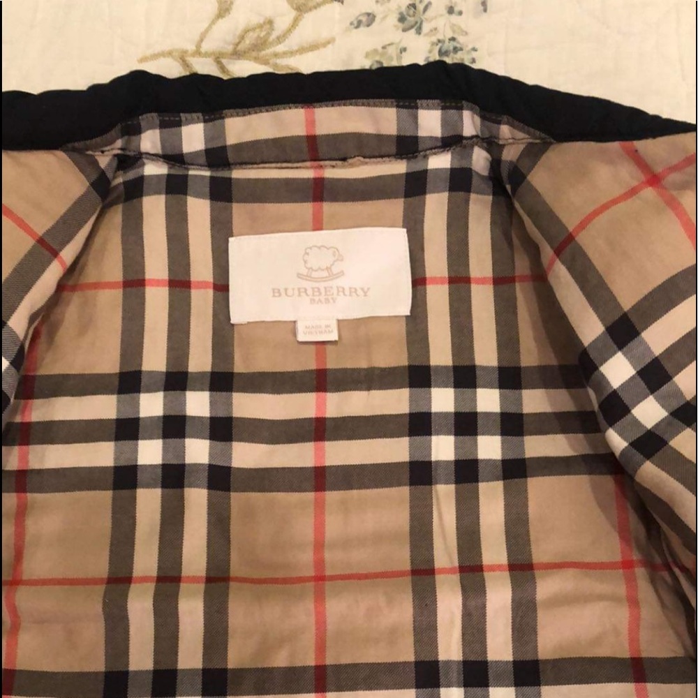 Burberry kids jacket/ unisex could be for a boy or girl in a great condition